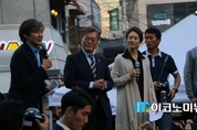 [M포토] ‘프리허그’ 약속 이행 위해 홍대 찾은 문재인