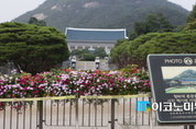 [M포토] 청와대 앞길을 찾는 시민들