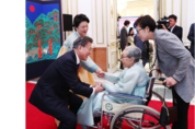 文대통령, 독립유공자 및 유족들과 청와대 오찬