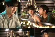 SBS '서른이지만' 양세종-안효섭, 브로맨스 폴폴~ 옥상 데이트 포착!