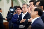 [한국갤럽] 문 대통령 지지율 53…역대 최저치 경신
