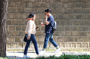 [M포토] 심한 일교차에 옷차림도 극과 극 