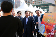 [M포토] 서울-중국의 날, 체험부스 참석한 박원순 시장