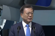 문 대통령 "KF-21 전투기, 2032년까지 120대 실전 배치…세계 여덟 번째 쾌거"