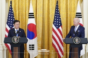 한·미 공동성명 "판문점 선언 기초한 대화 필수적"