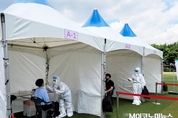 코로나 신규 확진자 1842명...하루만에 또 최고치 경신
