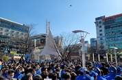 [M포토] '이재명 떳다'...창원 유세현장에 몰린 구름안파