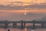 2024 '갑진년' 새해가 밝았다 ...한강 다리 위에 모인 시민들