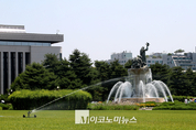 「M포토」 국회 원 구성 협상 난항 속 폭염, 열기(?) 식혀줄 건 스프링클러 뿐?