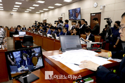 「M포토」 국회 보건복지위원회, 여야 한자리에...