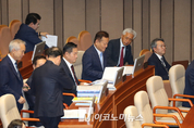 「M포토」 신원식-이상민-박성재 장관, ‘대정부 질문’ 국회 출석