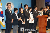 [M포토]민주당·조국혁신당 과방위원, “이진숙 방송통신위원장 지명 철회하라”