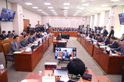 「M포토」 법사위, 여야 ‘노소영’ 증인 채택 공방