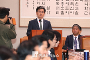 「M포토」 업무 보고하는 공수처 오동운 처장