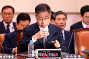 「M포토」 물 마시는 최재해 감사원장