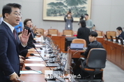 「M포토」 국회 운영위, 야당 주도 ‘김건희·명태균’ 등 국감 증인 채택