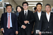 「M포토」 한동훈 “탄핵, 준비 없는 혼란...통과되지 않도록 노력”