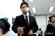 「M포토」 한동훈 “尹, 탄핵 외엔 방법 없어”