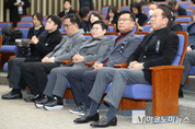 「M포토」 비상 의총 참석한 국민의힘 당 지도부