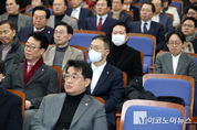 「M포토」 침울한 분위기 속 의원총회연 국힘 “당이 처한 현실 ‘냉혹’”