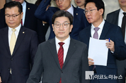 「M포토」」 원내대책회의 참석하는 권성동