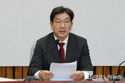 「M포토」 권성동 “민주당의 ‘정년 연장’ 제안, 세대 갈등 조장”