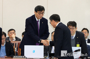 「M포토」 기재위 출석하는 이창용 한국은행 총재