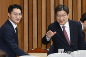 「M포토」 원내대책회의 참석하는 권성동