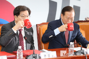 「M포토」 국민의힘, 종이컵 대신 머그잔 사용