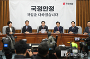 「M포토」 권성동 “기초수급자·차상위, 1인당 25만~50만 원 선불 지원” 추진