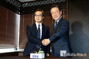 「M포토」 김동연 경기자사 만난 이재명 대표