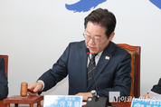 「M포토」 이재명 “국힘, 헌법 파괴 행위에 동조하면 버림 받을 것”