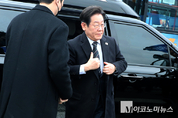 「M포토」 이재명, 경호받으며 시국간담회장으로