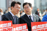 「M포토」 대화 나누는 박찬대·김민석