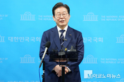 「M포토」 비전발표 기자회견 마치고 백브리핑하는 이재명