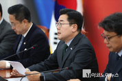 「M포토」 박찬대 “대정부 질문 불참한 한덕수 ‘난가병’ 걸려?”