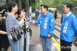 「M포토」 ‘골목골목 유세’ 나선 박찬대