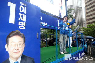 「M포토」 우천 속 ‘영등포구을 집중유세’ 나선 전현희