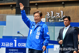 「M포토」 이재명 “인천 출신 최초의 대통령” 지지 호소