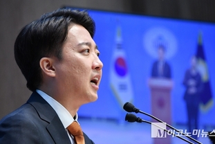 「M포토」 “단일화 없다” 못 박은 이준석