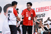 「M포토」 손 맞잡은 김문수·한동훈