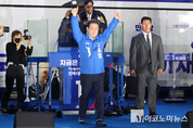 「M포토」 피날레 유세에서 자신감 표현하는 이재명