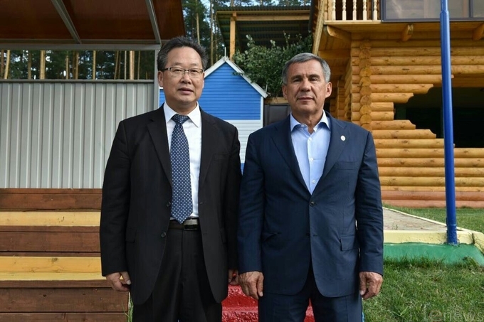 타타르스탄 공화국 루스탐 민니하노프 대통령과 김수명 한국타타르스탄교류협회 회장
