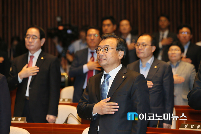 새누리당은 26일 오전에도 의원총회를 열고, 예정된 국정감사에는 '불참'했다. (사진 : 새누리당)