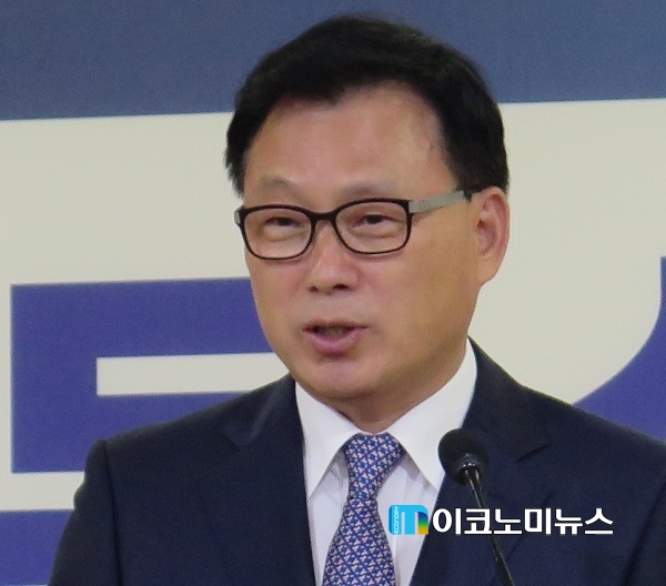 박광온 더불어민주당 의원(국회 기획재정위원회 간사)은 16개 그룹의 대기업 총수 미성년 친족 43명이 상장 계열사 20곳, 비상장 계열사 17곳의 주식 1,019억원 어치를 보유하고 있는 것으로 나타났다고 14일 밝혔다. / 사진 : 박광온 의원 블로그