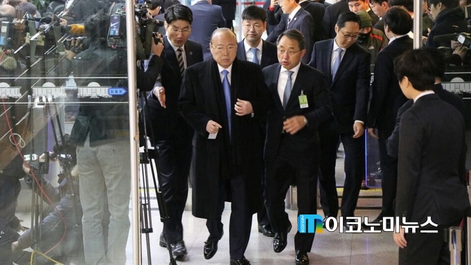 국회 들어서는 재벌 총수들(김승연 한화그룹 회장)