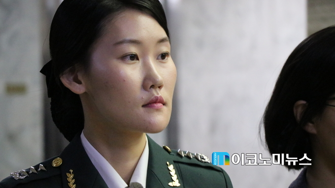 제5차 청문회에 증인으로 출석한 조여옥 대위는 박 대통령의 미용시술과 관련해 "얼굴이나 목에 주사를 놓은적이 없다"라고 말했다.