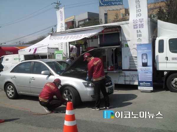 넥센타이어가 봄을 맞아 나들이를 떠나는 차량을 대상으로 고속도로 무상점검 캠페인을 진행한다. <사진 - 넥산타이어>