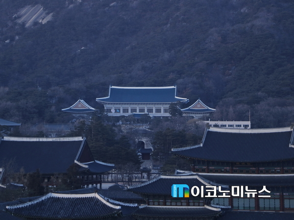 정부는 곧바로 국가안전보장회의(nsc)를 열고 상황을 점검하고, 대응태세를 점검했다.