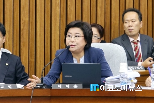 최순실-박근혜 게이트 청문회에서 질문하는 이혜훈 의원 <사진 - 이혜훈 의원 블로그>